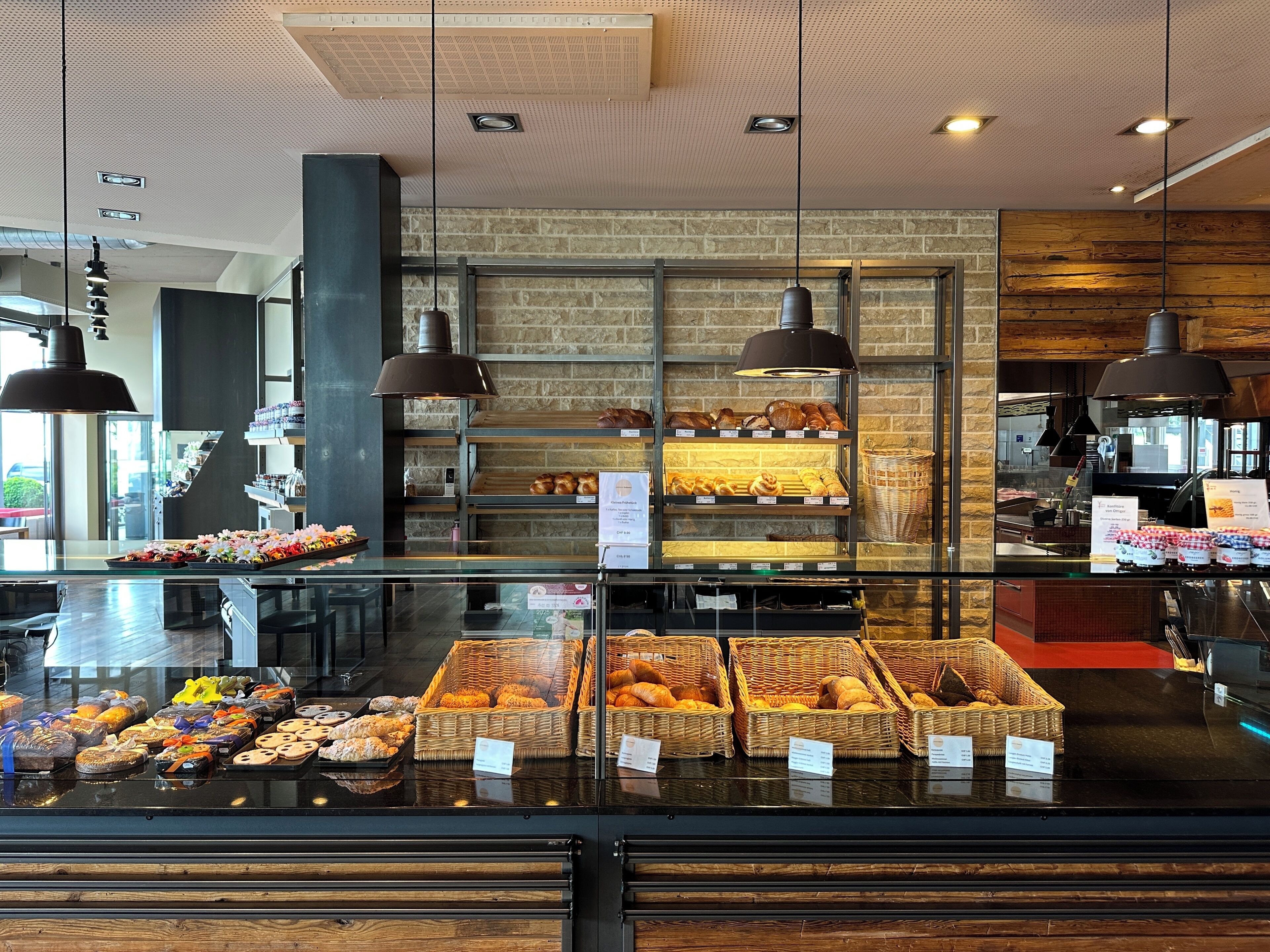 Daily to-go breakfast (CHF 9.90 per person)