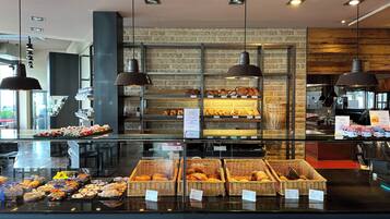 Petit déjeuner à emporter (9.90 CHF par personne)