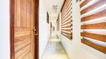 ํ์ฐ์ค | ๋ด๋ถ