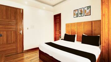 ํ์ฐ์ค | 1 ๊ฐ์ ์นจ์ค