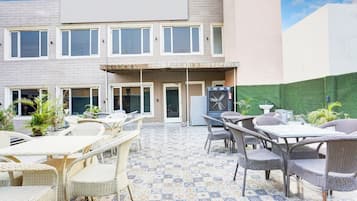 Rumah | Tempat makan outdoor