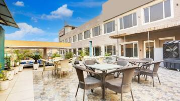 Rumah | Tempat makan outdoor