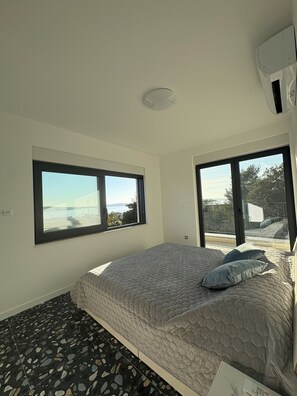 4 bedrooms, iron/ironing board, WiFi, bed sheets - Amazing  New 4-bedroom villa in Split surounding with Pool, AC, WiFi (Kaštel Sućurac)