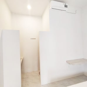 Standard Double Room | Desk, laptop workspace, free WiFi
