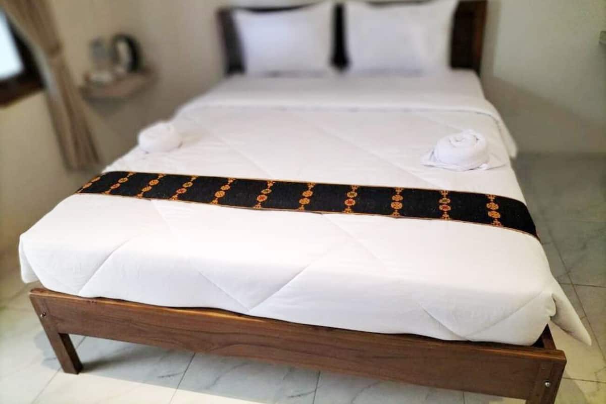 Standard Double Room | Desk, laptop workspace, free WiFi