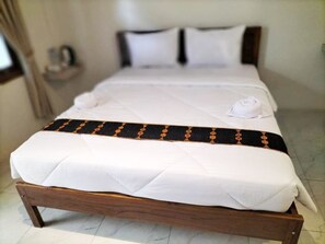 Standard Double Room | Desk, laptop workspace, free WiFi - Savira Homestay Labuan Bajo (Labuan Bajo)