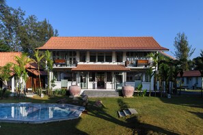 Front of property - Villa Pateh (Sikao)
