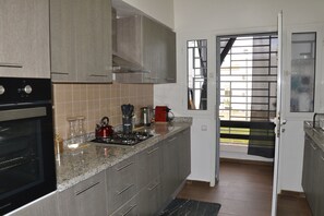 Microondas, horno y parrilla de estufa