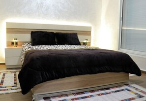 2 多间卧室、熨斗/熨衣板、WiFi、床单