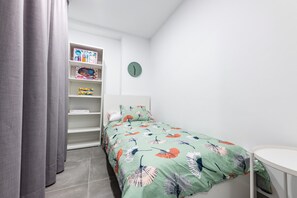 House | 3 bedrooms, individually furnished, laptop workspace, iron/ironing board - House in Las Palmas Near Playa de Las Canteras (Las Palmas de Gran Canaria)