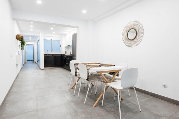 Dining - House in Las Palmas Near Playa de Las Canteras (Las Palmas de Gran Canaria)