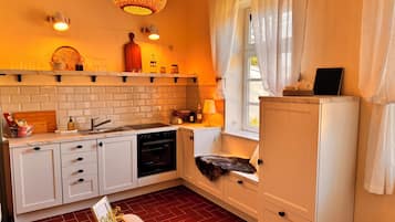 Køleskab, ovn, kogeplade, opvaskemaskine