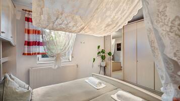 1 bedroom, WiFi, bed sheets