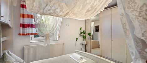 1 habitación, wifi y ropa de cama