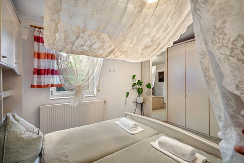 Apartment 'Gemütliche Bei Dresden' with Shared Garden and Wi-Fi