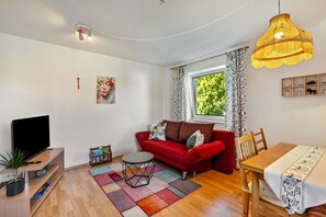 TV - Apartment 'Gemütliche Bei Dresden' with Shared Garden and Wi-Fi (Freital)