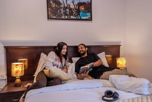 Egyptian cotton sheets, premium bedding, memory foam beds, desk - The Social Stays Bangalore (Bengaluru)