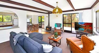 Belvidere Cottage - Two-Storey Home, 3 Bedroom, Fireplace, Deep Bath, Deck