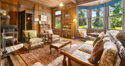 Rostherne House - Old-Worldly Estate, 5 Bedrooms, 2 Bathrooms, Fireplaces, Bath, Ping-Pong, Pet-Friendly