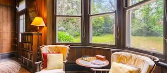 Rostherne House - Old-Worldly Estate, 5 Bedrooms, 2 Bathrooms, Fireplaces, Bath, Ping-Pong, Pet-Friendly