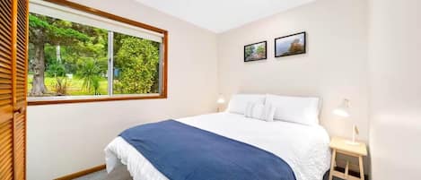 Iron/ironing board, free WiFi, bed sheets