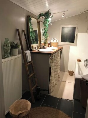 Haartrockner, Seife, Toilettenpapier