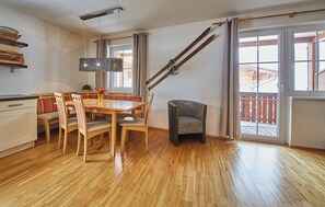 Comfort Apartment, 2 Bedrooms, Mountain View | Living area