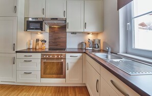 Comfort Apartment, 2 Bedrooms, Mountain View | Private kitchen | Coffee/tea maker, electric kettle, toaster, freezer - Apartment Iglsberg Top 10 (Saalbach)