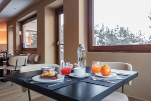 Free daily continental breakfast