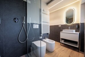 Junior Room | Bathroom | Shower, hair dryer, towels, soap - Lift Hotel  (Sauze d'Oulx)
