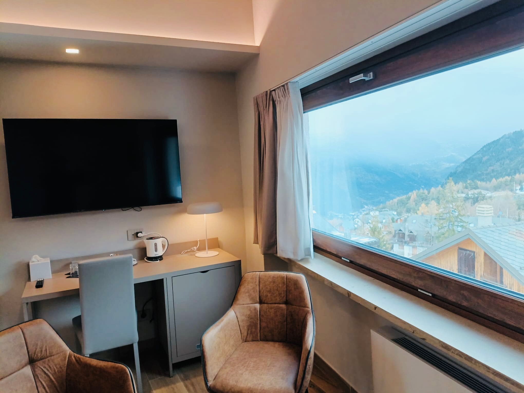 Junior Room | In-room safe, desk, soundproofing, free WiFi