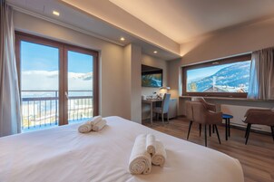 Junior Room | In-room safe, desk, soundproofing, free WiFi