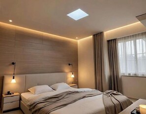 Classic Triple Room | In-room safe, desk, soundproofing, free WiFi