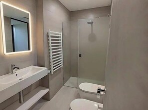 Classic Double Room | Bathroom | Shower, hair dryer, towels, soap