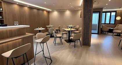 Lift Hotel