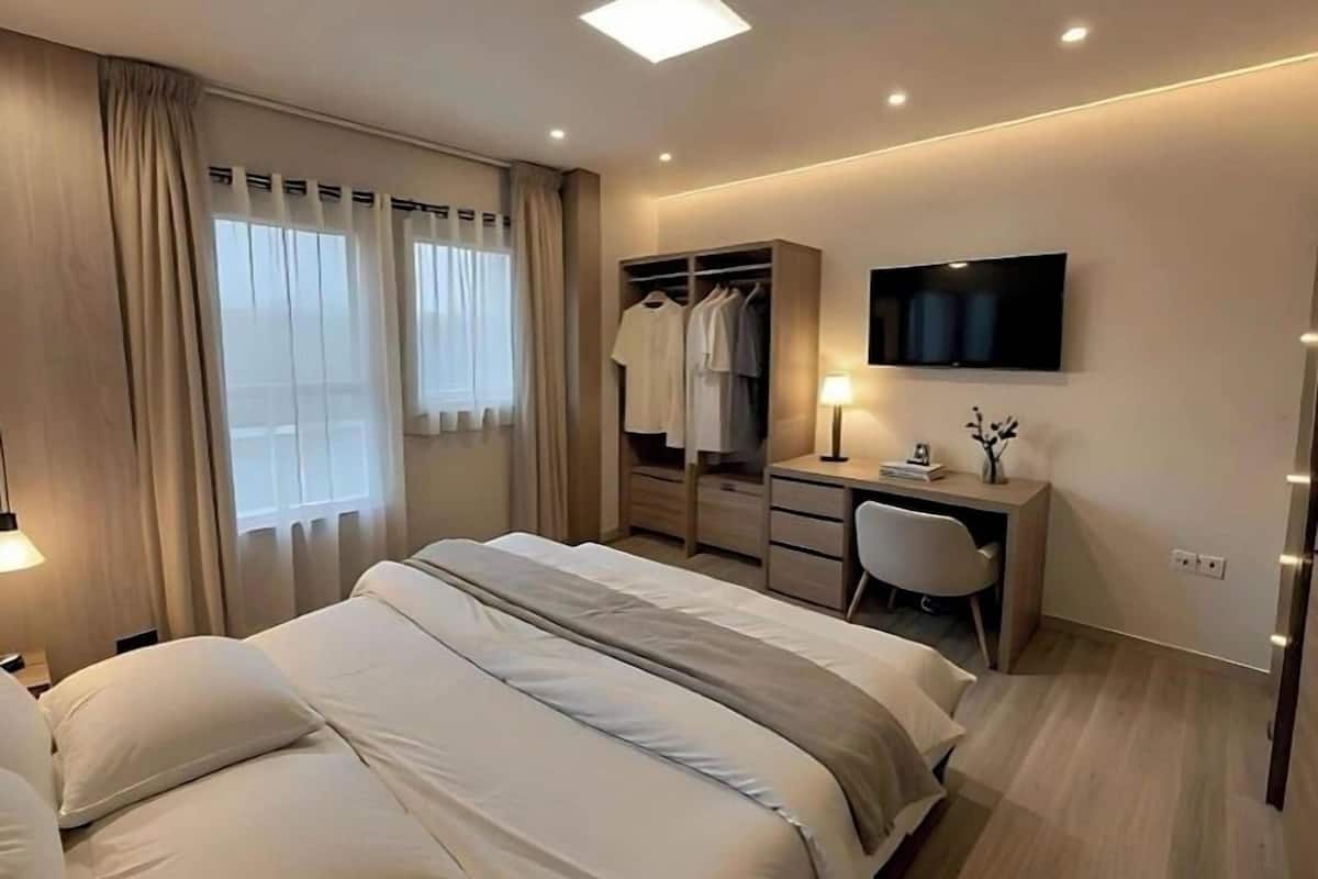 Classic Double Room | Peti besi dalam bilik, meja, kalis bunyi, Wi-fi percuma