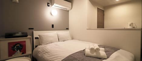 Laptop workspace, iron/ironing board, free WiFi