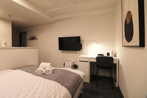 Laptop workspace, iron/ironing board, free WiFi