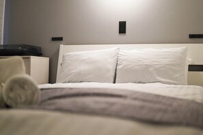 Laptop workspace, iron/ironing board, free WiFi - TAKETO STAY PREMIERE 304 (Sapporo)