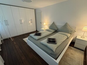 2 chambres, fer et planche à repasser, Wi-Fi, draps fournis