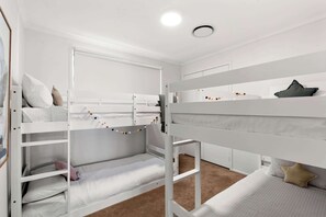 3 bedrooms, iron/ironing board, WiFi, bed sheets