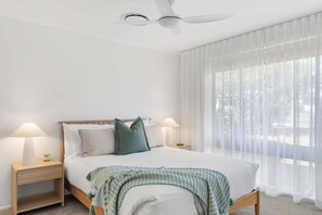 3 bedrooms, iron/ironing board, WiFi, bed sheets