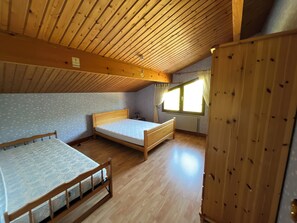 5 bedrooms, iron/ironing board