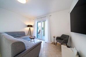 TV - Villa Levante Deluxe Apartment 1 (Sumartin)