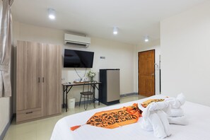 Deluxe-Doppelzimmer, Stadtblick | Schreibtisch, kostenloses WLAN, Bettwäsche