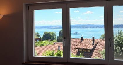 The detached vacation home Sonnendeck in Uhldingen-MĂŒhlhofen offers 160 mÂČ of living space.