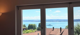 The detached vacation home Sonnendeck in Uhldingen-Mühlhofen offers 160 m² of living space.