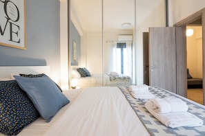 Appartement, 2 chambres, cuisine, vue ville | Rideaux occultants, fer et planche à repasser, Wi-Fi gratuit