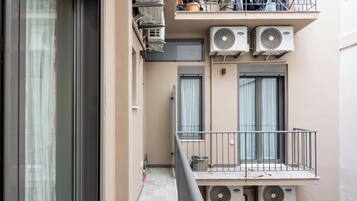 Appartamento, 2 camere da letto, cucina, vista città | Balcone