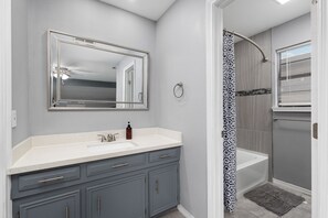 Hair dryer, towels - The Contemporary Loft (Brownsville)